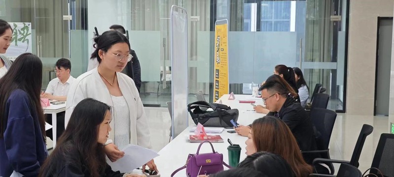 管理学院与外国语学院...