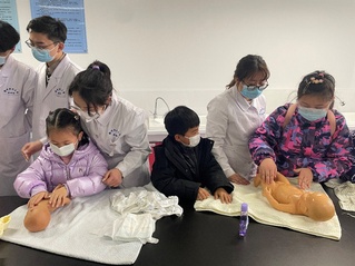 医学院开展“我从哪里来”主题公...